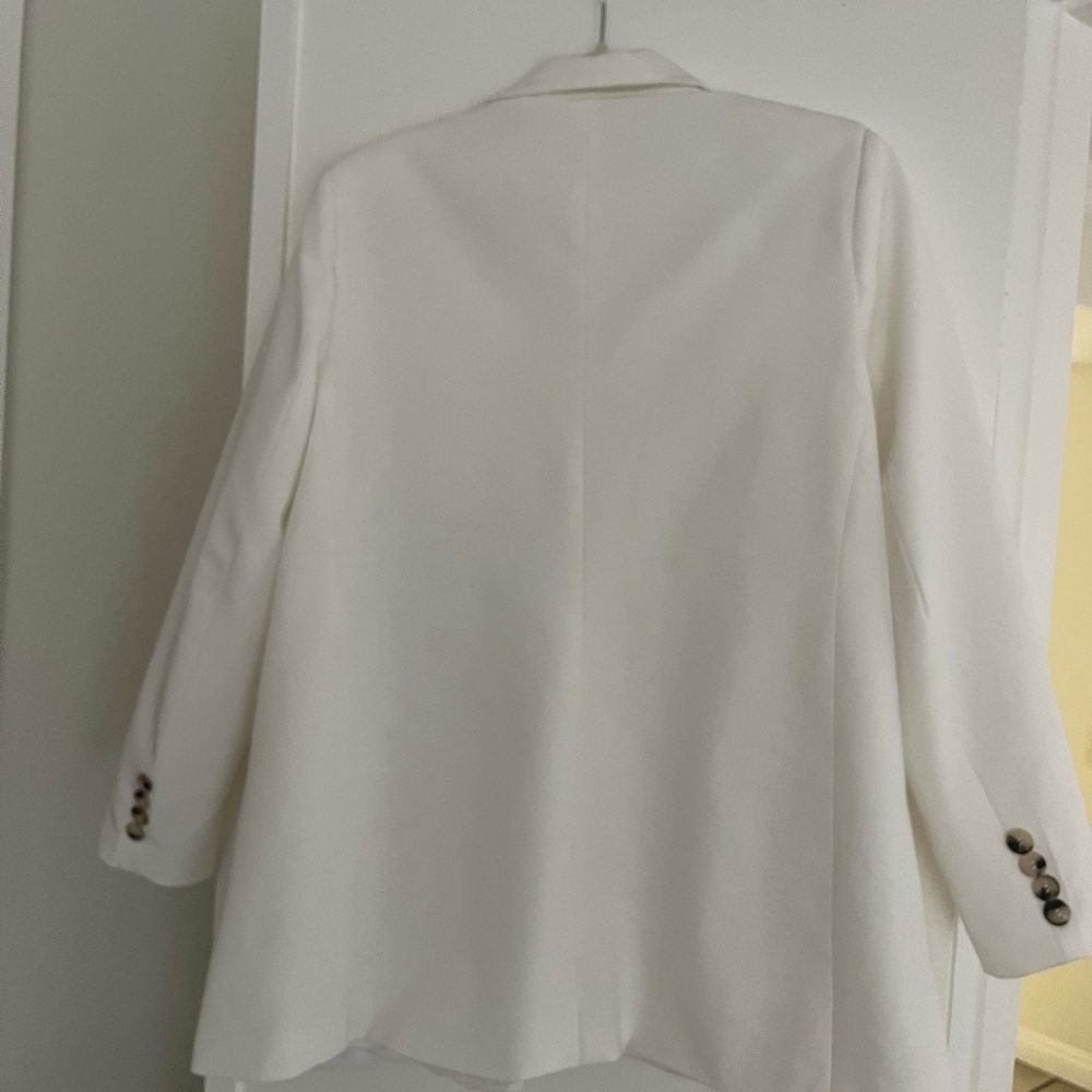 Chic White Oversized Blazer - Picture 7 of 8